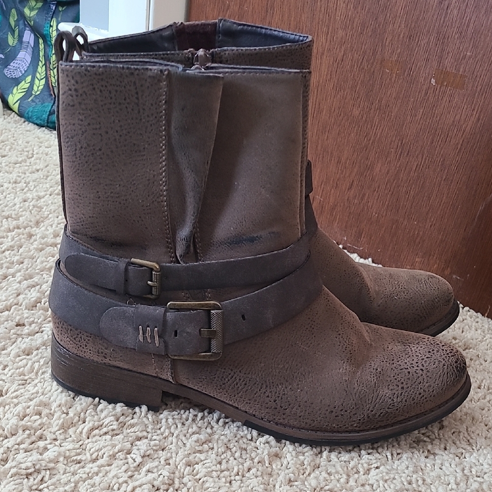 Brown Leather Ankle Boots with Buckle Maurices size 9.5 worn once like new